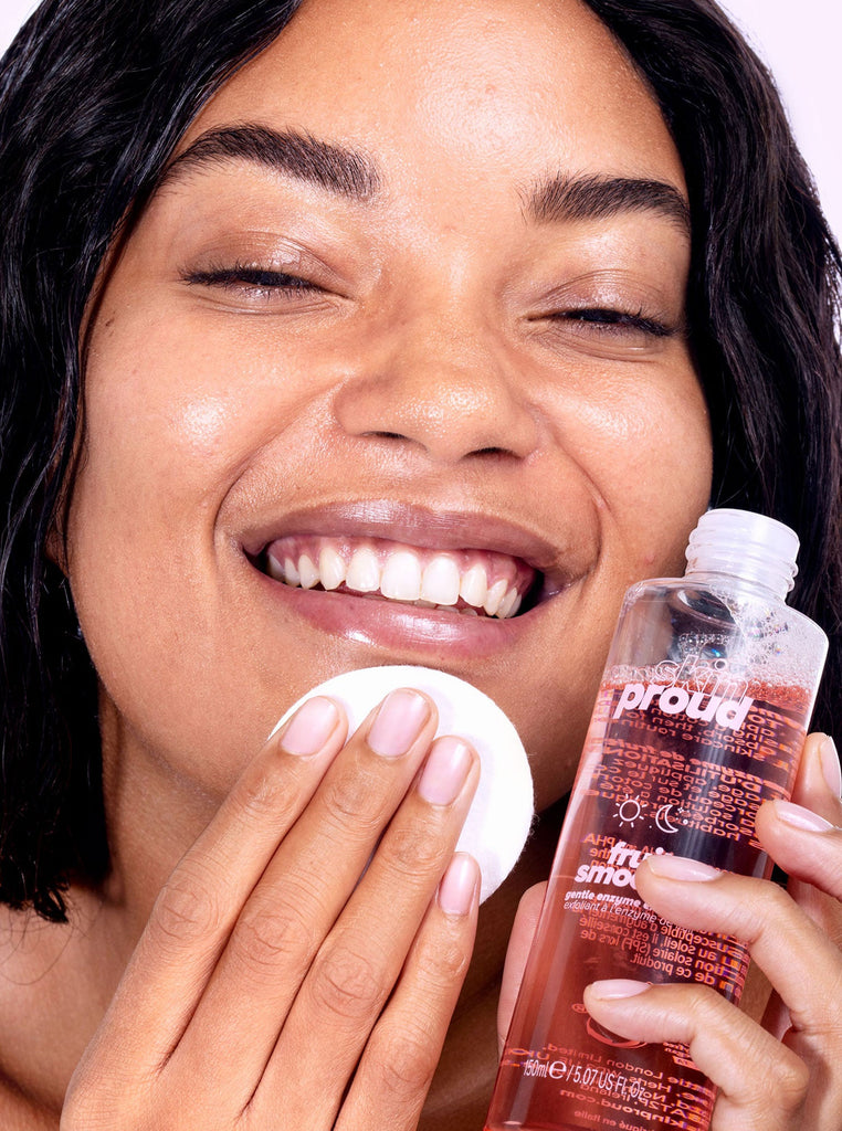 Model applying Fruit Smoothie toner with cotton pad